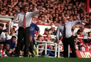 01377 Prints: Football managers Arsene Wenger and Jim Smith May 1999 shout directions to their