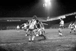 Football: Norwich F. C. (1) v. Manchester United F. C. (0). January 1975 75-00414-046