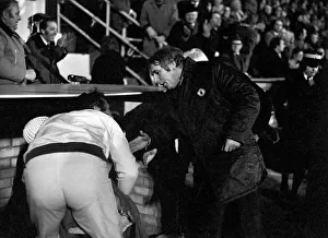 Football: Norwich F. C. (1) v. Manchester United F. C. (0). January 1975 75-00414-049