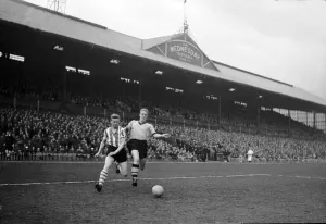 00362 Prints: Football Sheffield Wednesday v Wolverhampton Wanderers Albert Quixall of Sheffield