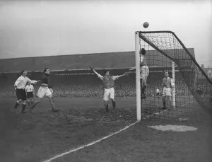 00226 Prints: Football Southend United v Bristol Rovers 5 / 2 / 1952 C593 / 2