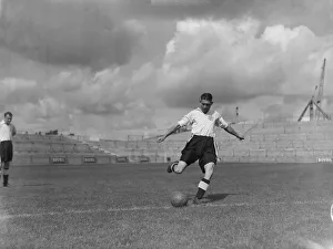 Football Training August 1950 Jim Taylor 025686 / 4
