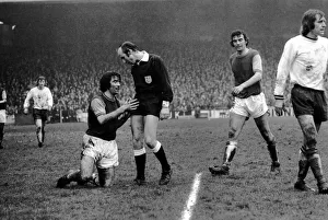 Football: West Ham vs. Burnley F. C. Praying for goals - West Ham