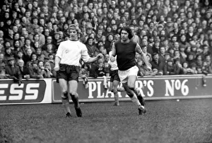 Football: West Ham vs. Burnley F. C. March 1975 75-01462-027