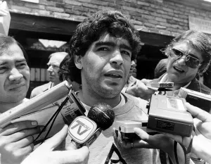 Football World Cup 1986 Diego Maradona Argentinian footballer talking to