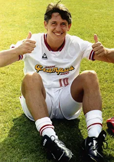 Transfer Prints: Footballer Gary Lineker gives the thumbs up before making his debut for Japanese team