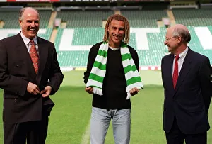 FOOTBALLER HENRIK LARSSON SIGNS FOR CELTIC JULY 1997 BLACK JUMPER CELTIC SCAR