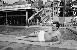 Footballer Johnny Byrne relaxing at oasis swimming baths. 21st August 1964