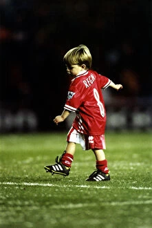 Images Dated 7th December 1998: Footballer Paul Gascoigne - Gazza Like father like son - three-year-old Regan