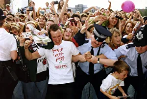 00449 Prints: Footballer Paul Gascoigne - Gazza Paul Gascoigne opens the Deep Pan Pizza