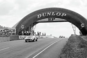 Archiveids Prints: The Ford GT40 driven by Ken Miles and Bruce McLaren during the Le Mans 24 hour endurance