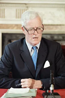 Foreign Secretary Douglas Hurd delivers a statement during the Gulf crisis