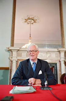 Foreign Secretary Douglas Hurd delivers a statement during the Gulf crisis