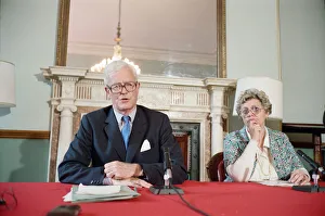 Foreign Secretary Douglas Hurd delivers a statement during the Gulf crisis
