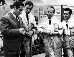 Core92 Prints: Francisco Gento Real Madrid football player signs autographs at Glasgow Airport