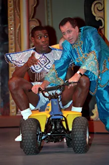 FRANK BRUNO AND MICHAEL BARRYMORE IN PANTO AT THE DOMINION THEATRE, LONDON - 16 / 12 / 1989