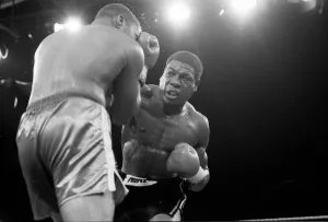 01428 Prints: FRANK BRUNO VS TIM WITHERSPOON FIGHTING FOR THE WBA HEAVYWEIGHT TITLE - 19 / 07 / 1986