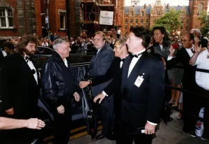 Frank Sinatra Arriving with Bodyguards Mary Kemp people reporter standing on rallings