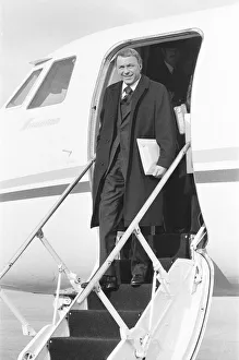 00303 Prints: Frank Sinatra seen here arriving at Gatwick Airport in his Gulfstream private jet