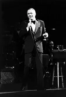Images Dated 1st March 1977: Frank Sinatra singer in concert