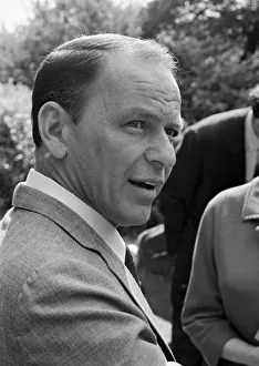 00086 Prints: Frank Sinatra, talking to press at press reception June 1962