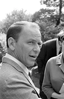 Frank Sinatra, talking to press at press reception June 1962