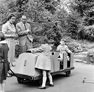 00508 Prints: Frank Sinatra, visits the Sunshine Home for Blind Babies and Children at Northwood