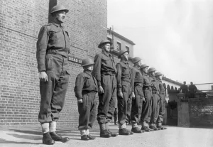 Short Prints: Frank Vincent, the smallest man in the army lines up with the taller members of his