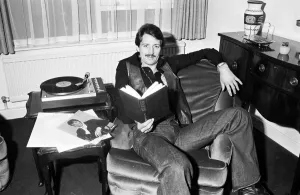 00429 Prints: Frank Worthington Leicester and England footballer seen here at his Leicester flat
