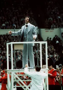 Core90 Prints: Frankie Vaughan leading singing FA Cup final 1973 football Leeds v Sunderland