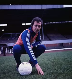 Images Dated 11th May 1976: Franz Beckenbauer former West German football player May 1976 crouching training gear