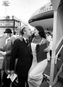 Airports Prints: Freddie Laker kisses a Gatwick hostess goodbye before she boards the Sky train