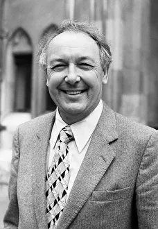 00350 Prints: Freddie Laker pictured arriving at the family court in London. 8th February 1982