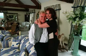 Freddie Starr Comedian / Actor June 98 At home with his wife Donna A&copy;Mirrorpix