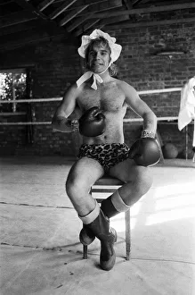 Freddie Starr is in training for a verbal punch-up with world heavyweight champion