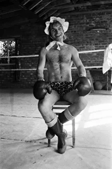 Freddie Starr is in training for a verbal punch-up with world heavyweight champion