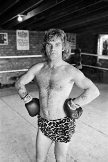 Freddie Starr is in training for a verbal punch-up with world heavyweight champion