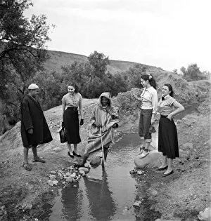 00009 Prints: French actresses on a visit to Morocco speak to a local guide as he takes them