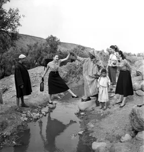 00009 Prints: French actresses on a visit to Morroco speak to a local guide as he takes them