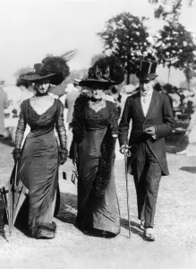 00371 Prints: French Fashion at Ranelagh Gardens, London, July 1908