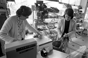 Tills Prints: French housewife Mrs Maria Quaranta at the local supermarket, shopping for food