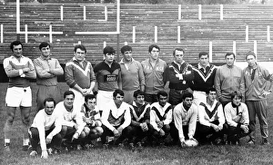 00174 Prints: The French Rugby League team to play Wales take a break during training at Salford to