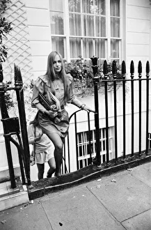 01266 Prints: Friend of Koo Stark, pictured leaving her London Flat this evening