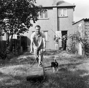 00808 Prints: Fulham and England footballer George Cohen tries his hand at some household chores
