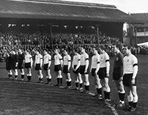 Fulham v Sheffield United 23-11-1963 Fulham team line up before the kick off for