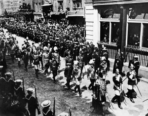 Procession Prints: Funeral ceremony of King Edward VII in London showing crowds lined on the streets as