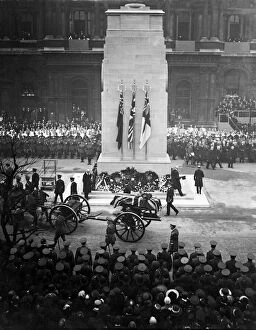 Images Dated 8th June 2020: Funeral of the Unknown Warrior. 11 / 11 / 1920 Whitehall London