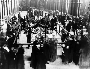1920 Prints: Funeral of the unknown warrior at Westminster Abbey The idea of such a burial seems