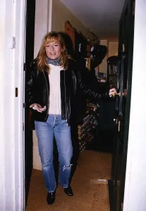 Television Programme Prints: Gaby Roslin TV Presenter of Channel Four Big Breakfast programme leaves home at 4
