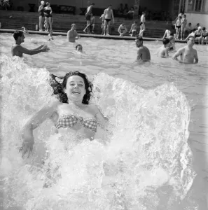 Galleon Pool: 21 year old Wendy Newgrosh from Prestwich Lanes. June 1960 M4290-010